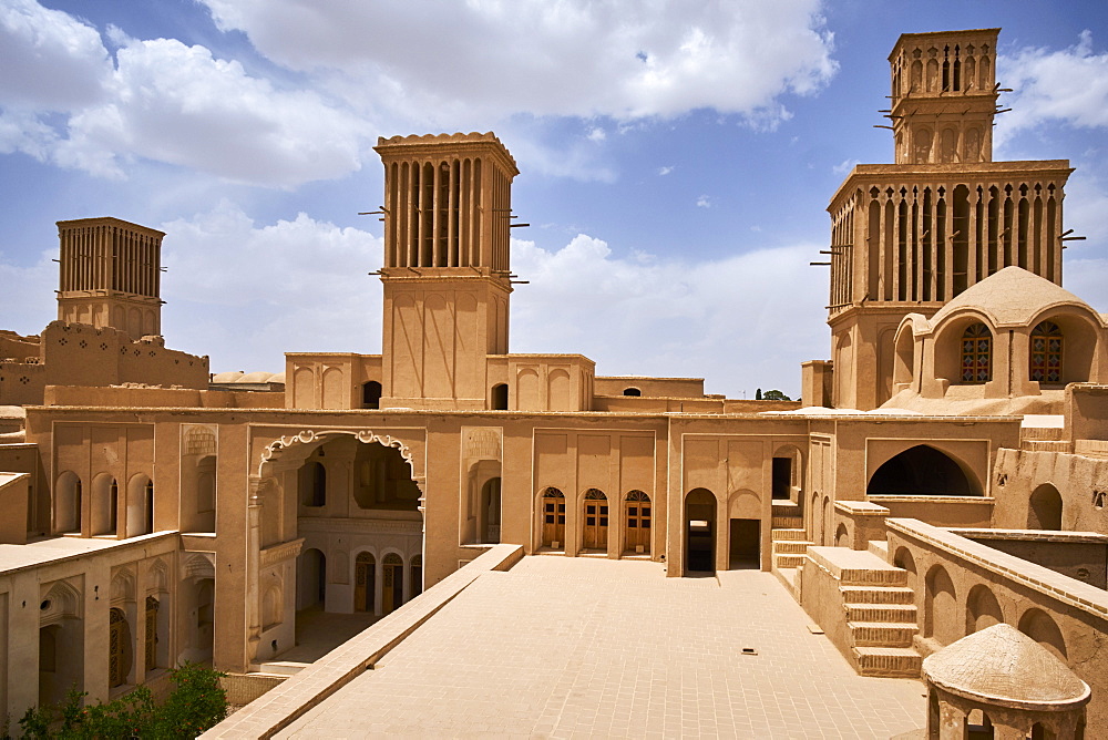 Traditional house with the badgir (windtowers), Aghazadeh, Abarkuh, Yazd Province, Iran, Middle East