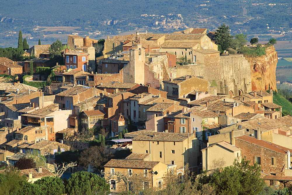 View over the village of Roussillon, Vaucluse, Provence, France, Europe