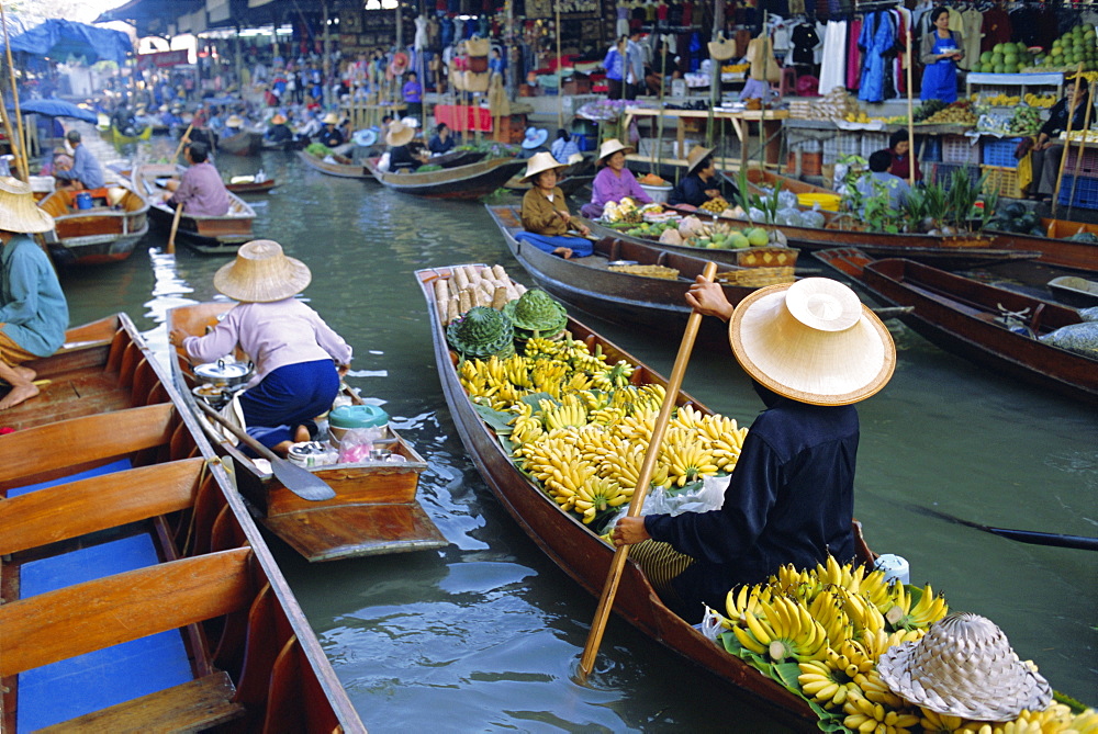 Floating market, Damnoen Saduak, near Bangkok, Thailand, Asia