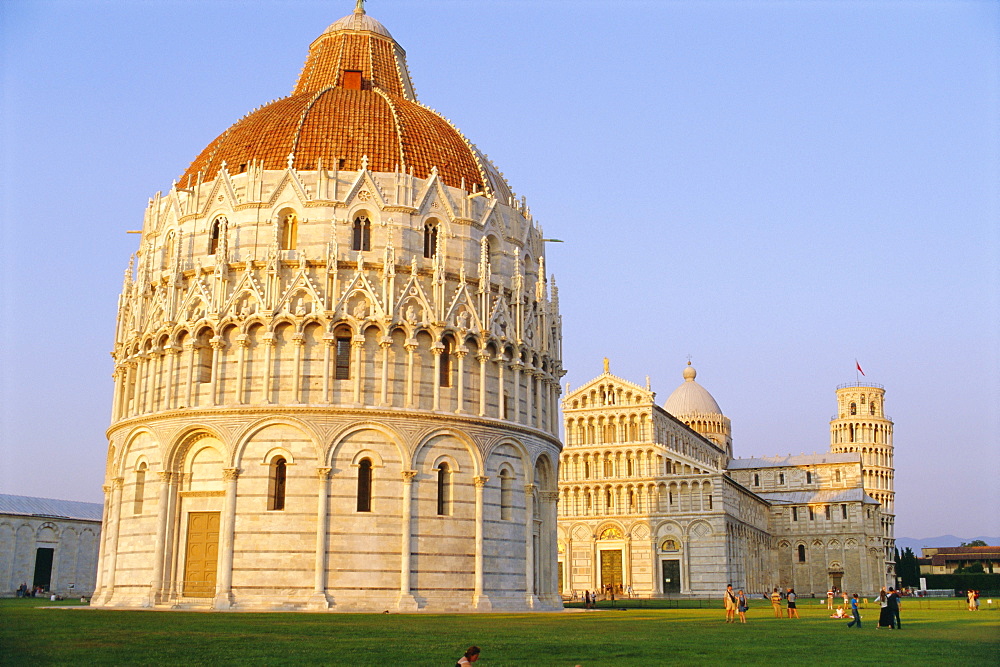 Campo dei Miracoli, Battistero (Baptistry), Duomo and Leaning Tower, Pisa, Tuscany, Italy 