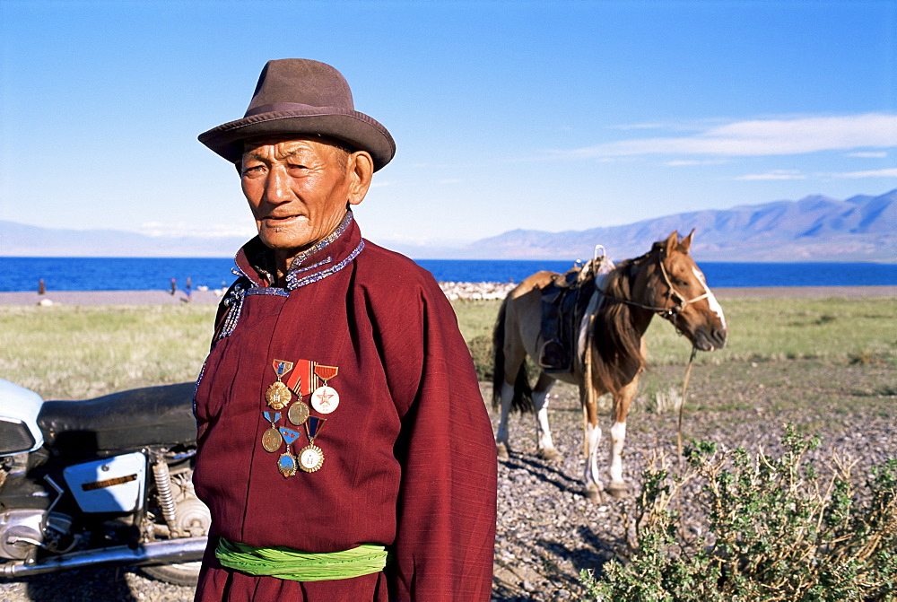 Nomad camp, Lake Uureg Nuur, Uvs, Mongolia, Central Asia, Asia