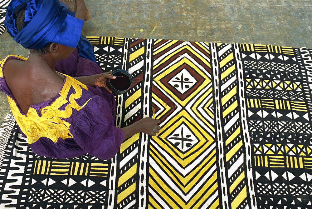 Making bogolan (mud cloth) on cotton, Segou, Mali, West Africa, Africa