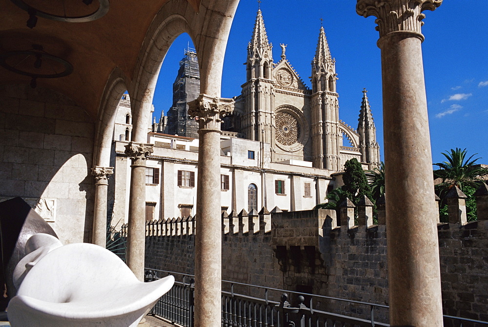 Palma Cathedral seen from Palau March (Spanish Contemporary Art Museum), Palma de Mallorca, Mallorca (Majorca), Balearic Islands, Spain, Mediterranean, Europe