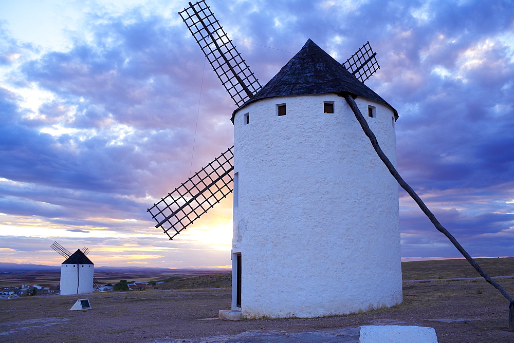 Old traditional windmills at sunset, Campo de Criptana, Castilla La Mancha (New Castile), Spain, Europe