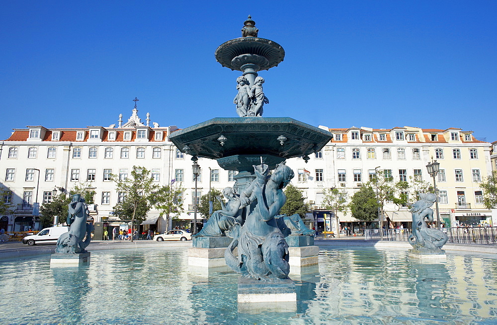 Statues and fountain with elegant buildings beyond, Praca Dom Pedro IV (Rossio Square), Lisbon, Portugal, Europe