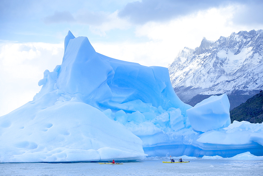 People kayaking near floating icebergs, Lago Gray (Lake Gray), Torres del Paine National Park, Patagonian Andes, Patagonia, Chile, South America