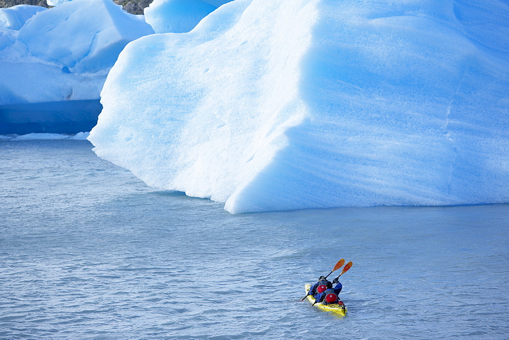 People kayaking near floating icebergs, Lago Gray (Lake Gray), Torres del Paine National Park, Patagonian Andes, Patagonia, Chile, South America