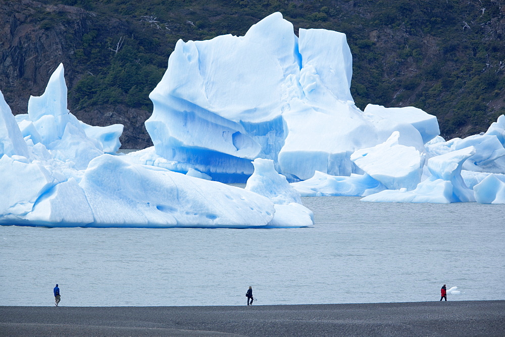 People walking near floating icebergs, Lago Gray (Lake Gray), Torres del Paine National Park, Patagonian Andes, Patagonia, Chile, South America