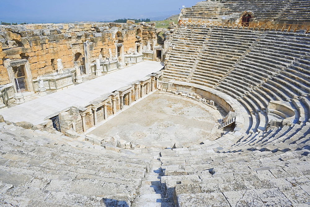 Roman amphitheater, Hierapolis, Pamukkale, UNESCO World Heritage Site, Anatolia, Turkey, Asia Minor, Eurasia