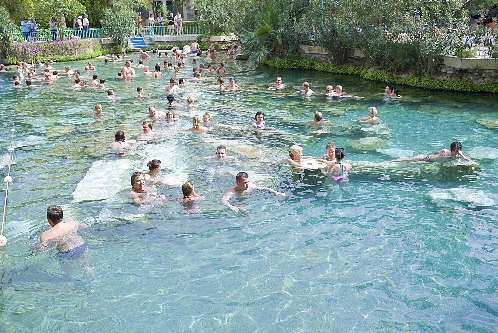 People bathing in hot spring mineral water pool, Hierapolis, Pamukkale, Anatolia, Turkey, Asia Minor, Eurasia