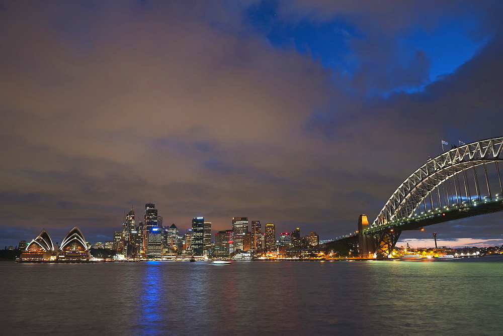 Harbour Bridge and Sydney skyline, Sydney, New South Wales, Australia, Pacific 