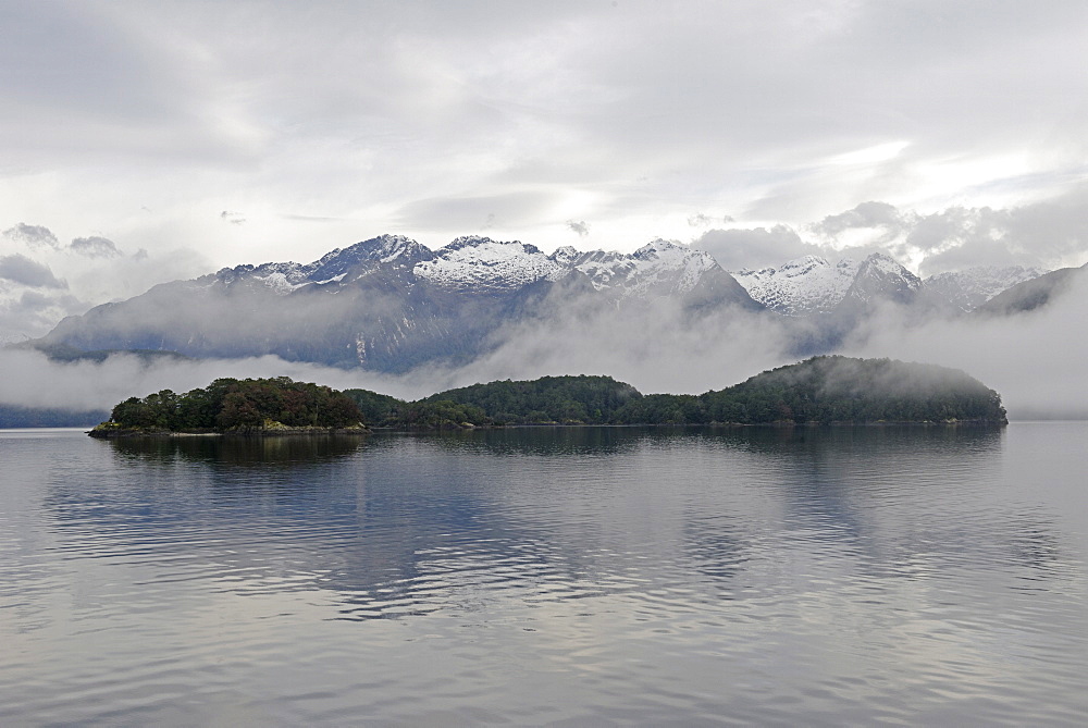 Lake Manapouri, Doubtful Sound, Fiordland National Park, UNESCO World Heritage Site, Southland, South Island, New Zealand, Pacific