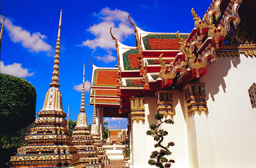 Temples and chedis of Wat Pho, Bangkok, Thailand