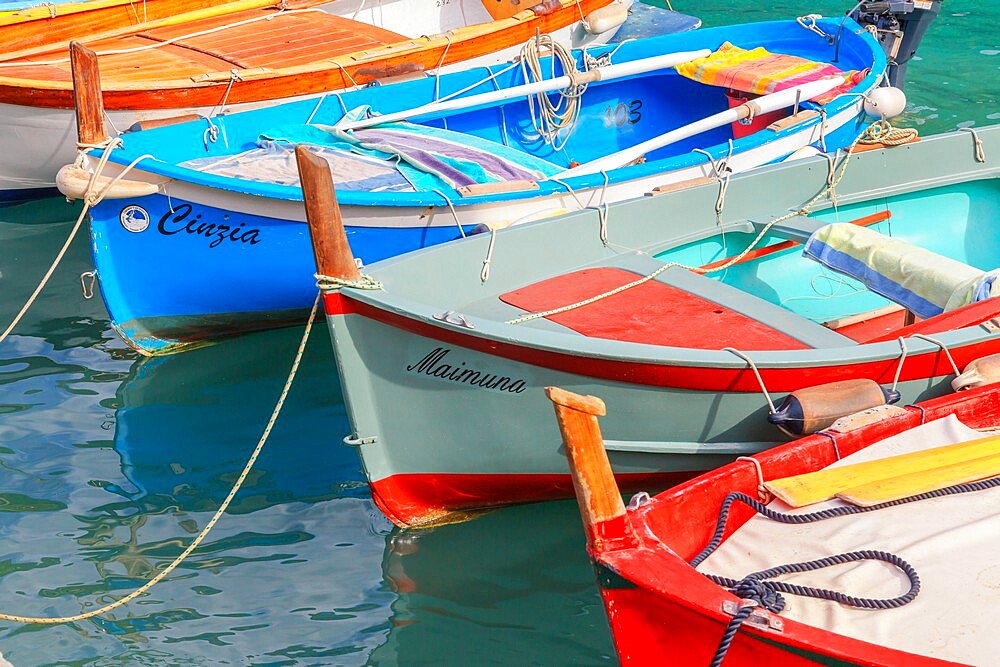 Harbour and boats, Vernazza, Cinque Terre, UNESCO World Heritage Site, Liguria, Italy, Europe