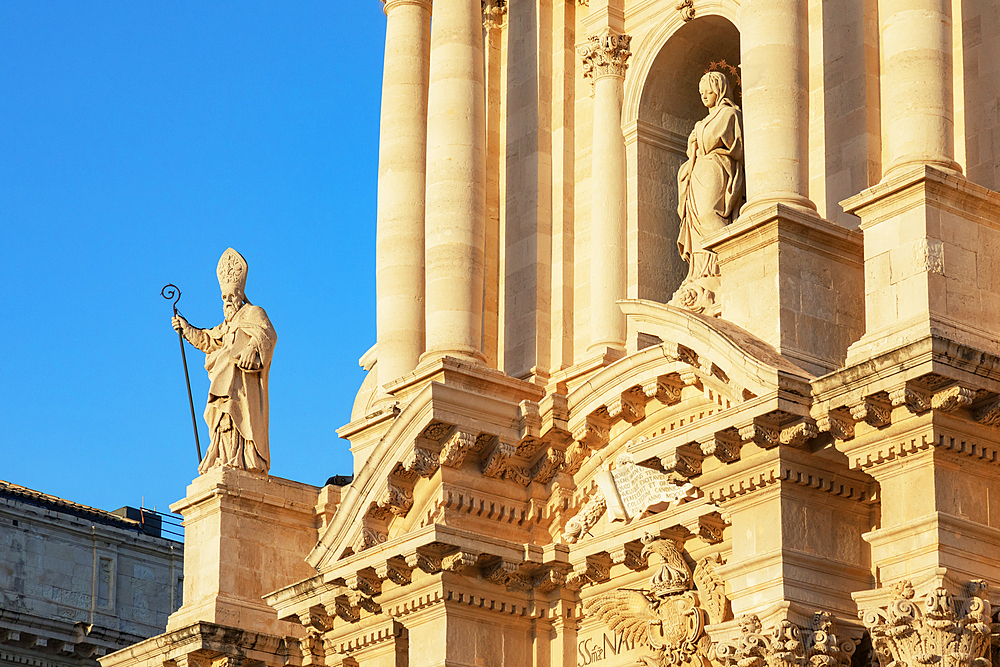 Syracuse Cathedral facade, Ortygia, UNESCO World Heritage Site, Syracuse, Sicily, Italy, Mediterranean, Europe