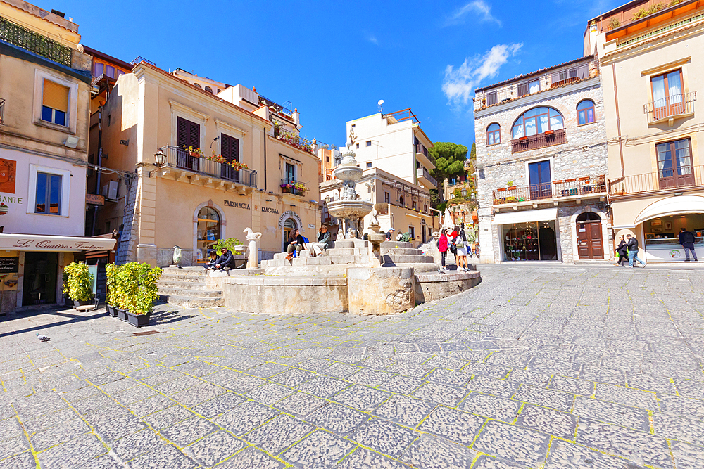 Piazza Duomo, Taormina, Sicily, Italy, Mediterranean, Europe