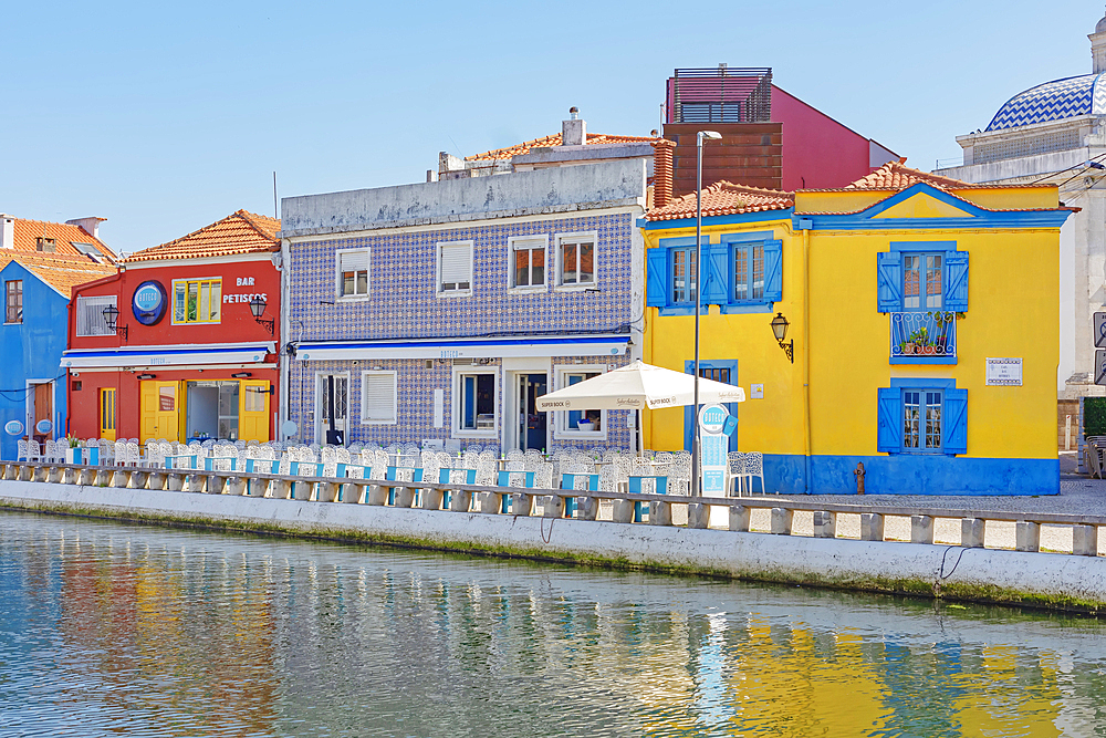 Traditional buildings on Averio waterways, Aveiro, Portugal, Europe