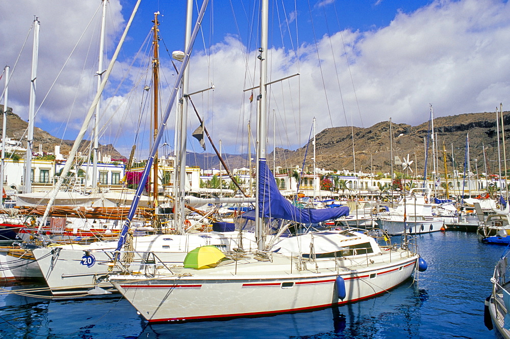 Boats in Puerto Mogan harbour and promenade in background, Puerto de Mogan, Gran Canaria, Canary Islands, Spain, Atlantic, Europe