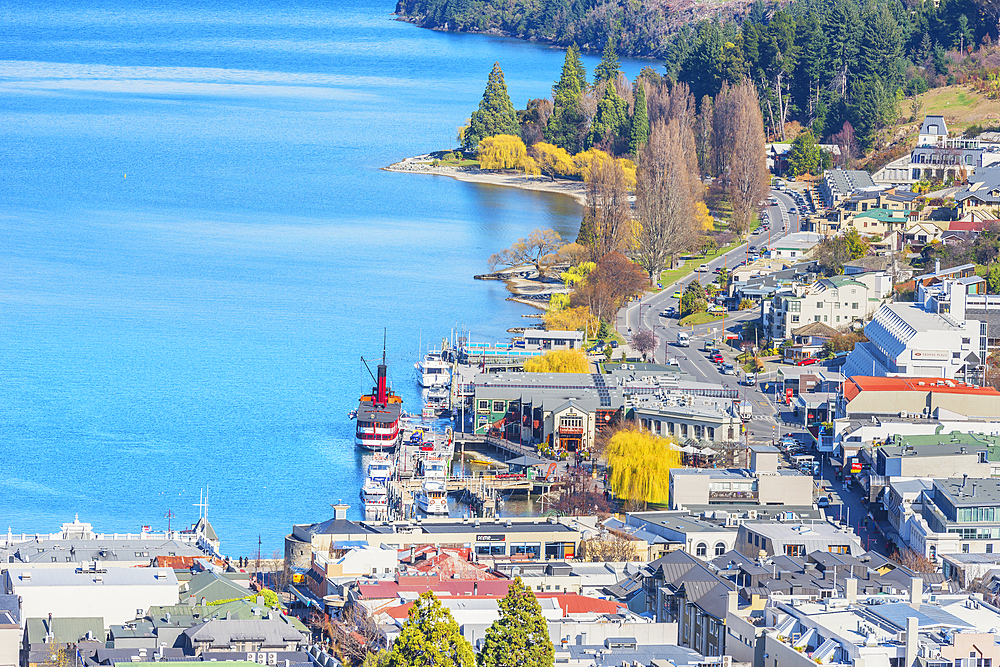 Queenstown and lake Wakatipu, high angle view, Queenstown, South Island, New Zealand,