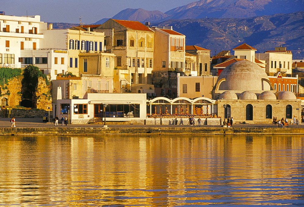 Hania seafront and Levka Ori (White Mountains) in the background, Hania (Chania), island of Crete, Greece, Mediterranean, Europe