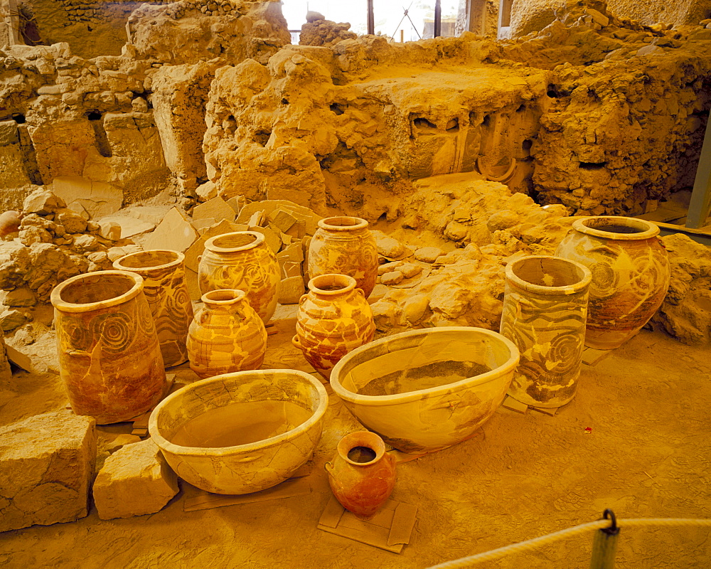 Ancient Minoan pottery, Ancient Akrotiri Museum, Akrotiri, Santorini (Thira), Cyclades Islands, Greek Islands, Greece, Europe