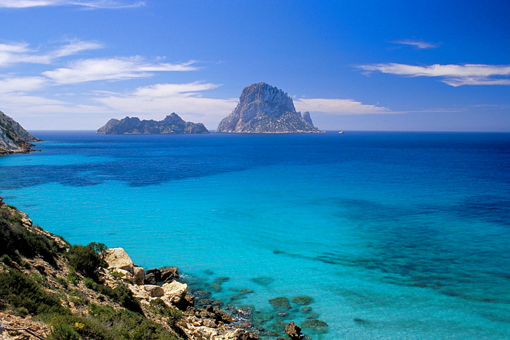 The rocky islet of Es Vedra from Cala d'Hort, near Sant Antoni, Ibiza, Balearic Islands, Spain, Mediterranean, Europe