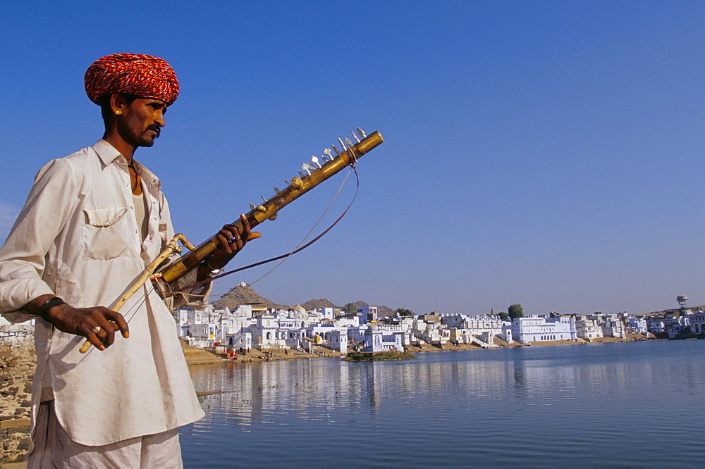 Musician by Pushkar Lake, Pushkar, Rajasthan state, India, Asia