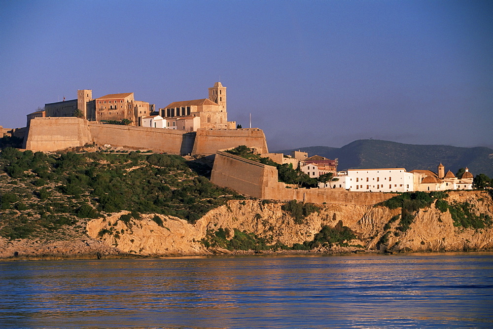 The walls and old centre of Ibiza town (d'Alt Villa) (Alta Vila), UNESCO World Heritage Site, Ibiza Town, Ibiza, Balearic Islands, Spain, Mediterranean, Europe