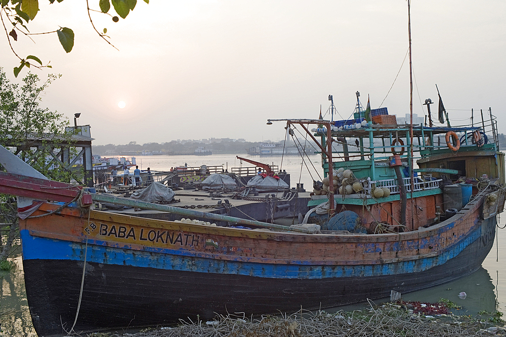 A fishing boat moored along the Hooghly River at dusk, Kolkata (Calcutta), West Bengal, India, Asia