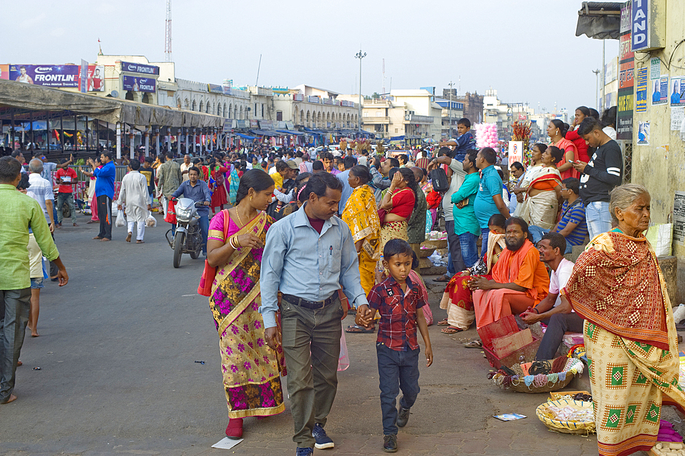 Devotees gathered in the grounds of the 12th century Jagannath Temple, dedicated to Lord Jagannath, embodiment of Krishna, waiting for a sign from Krishna, in Puri,the oldest of India's four holiest Hindu religious centres, State of Odisha, India, Asia