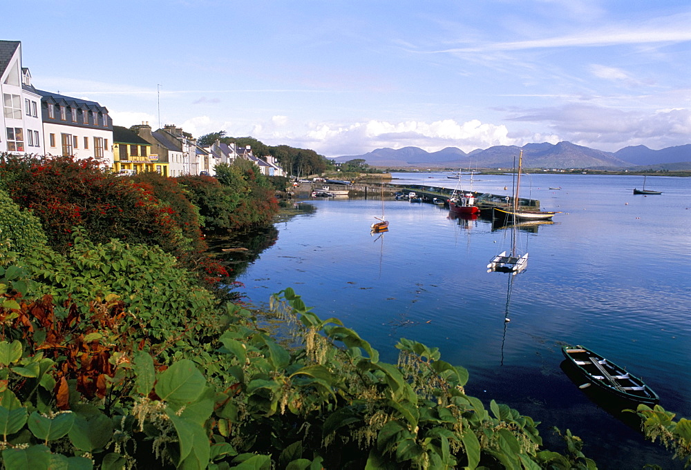 Fishing port, Roundstone village, Connemara, County Galway, Connacht, Eire (Ireland), Europe