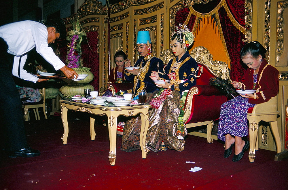 Traditional marriage, Place du Kraton, Jogyakarta, island of Java, Indonesia, Southeast Asia, Asia