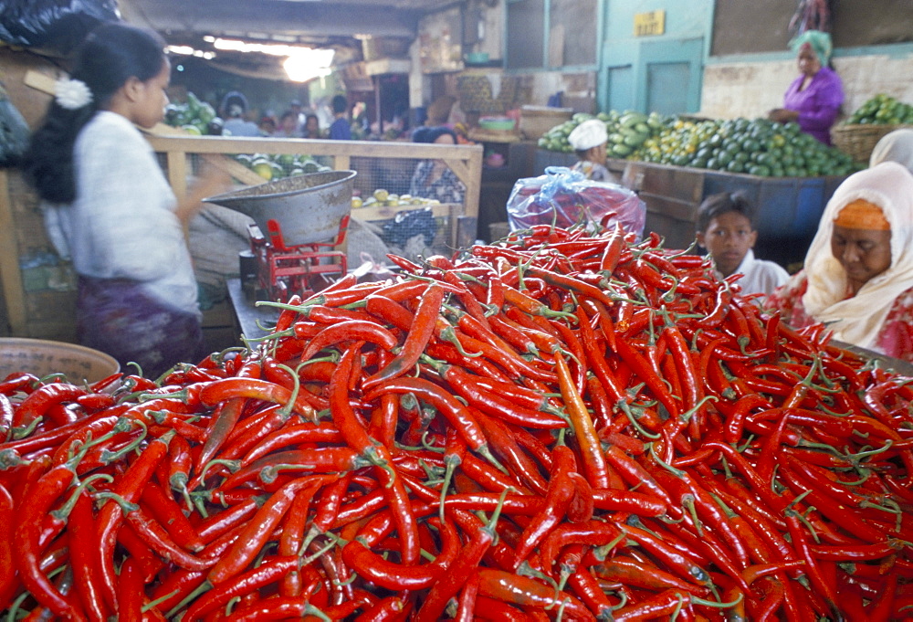 Pile of chillies for sale, Panean market, Chinese quarter, Surabaya, island of Java, Indonesia, Southeast Asia, Asia