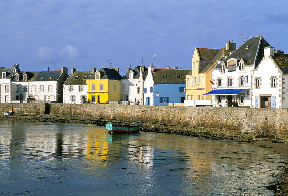 Le Quai des Francais Libres (Quay of the Free French), Ile de Sein, Breton Islands, Finistere, Brittany, France, Europe