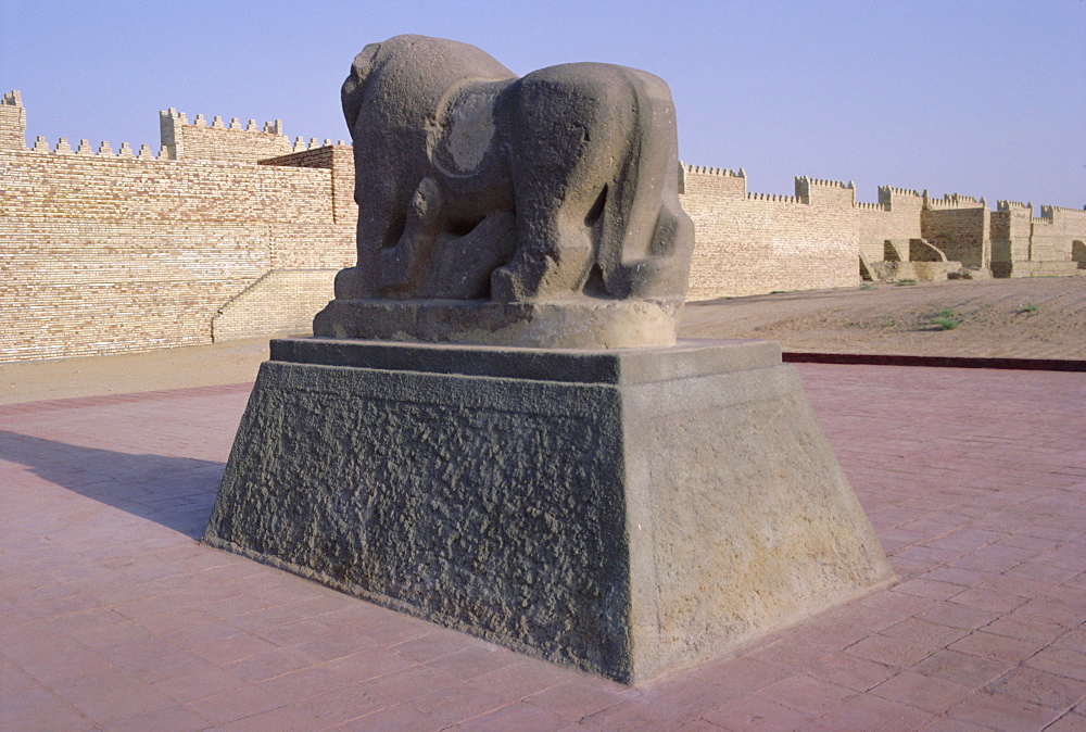 Statue of a lion overpowering a man, archaeological site of Babylon, Iraq, Middle East