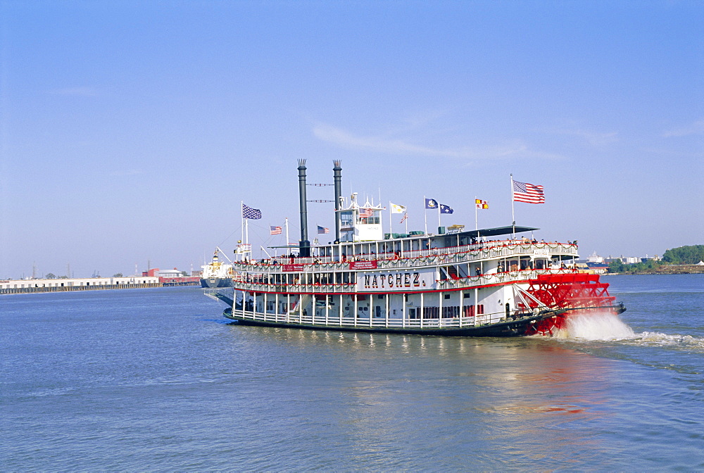 Paddle steamer 'Natchez' on the Mississippi River, New Orleans, Louisiana, USA