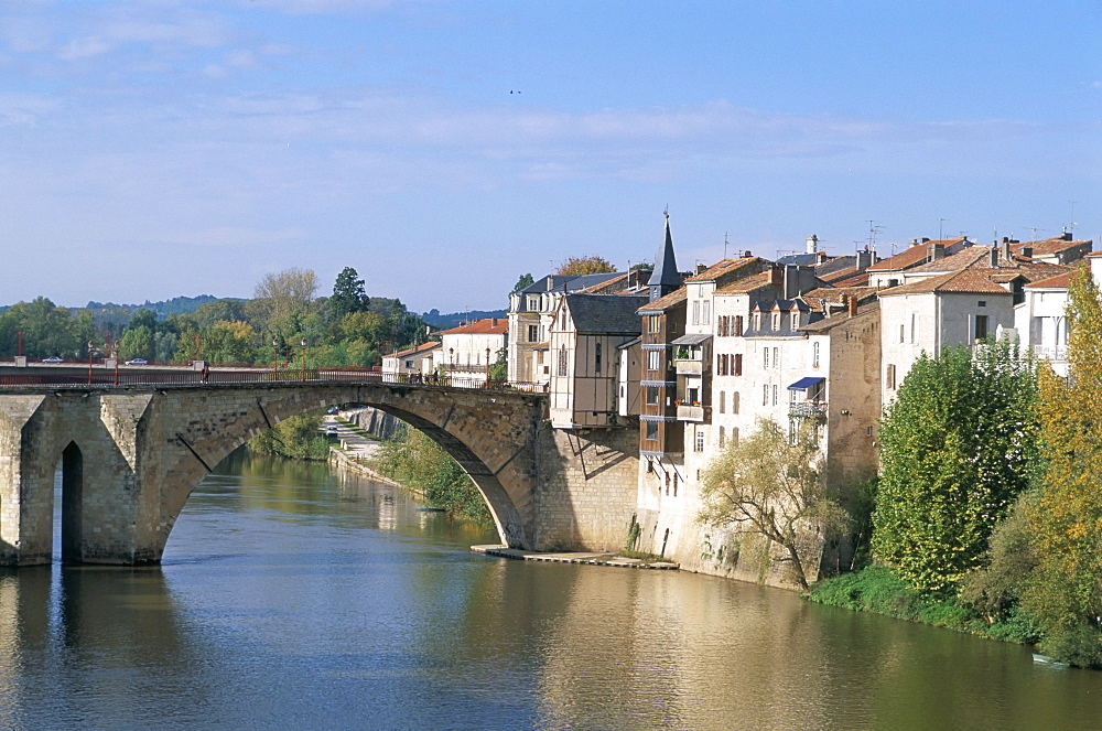 The Old Bridge, Villeneuve-sur-Lot, Lot et Garonne, Aquitaine, France, Europe