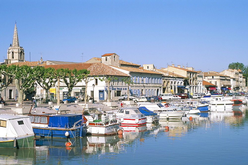 Quai de la Paix, Le Canal du Rhone at Sete, town of Beaucaire, Gard, Languedoc Roussillon, France, Europe