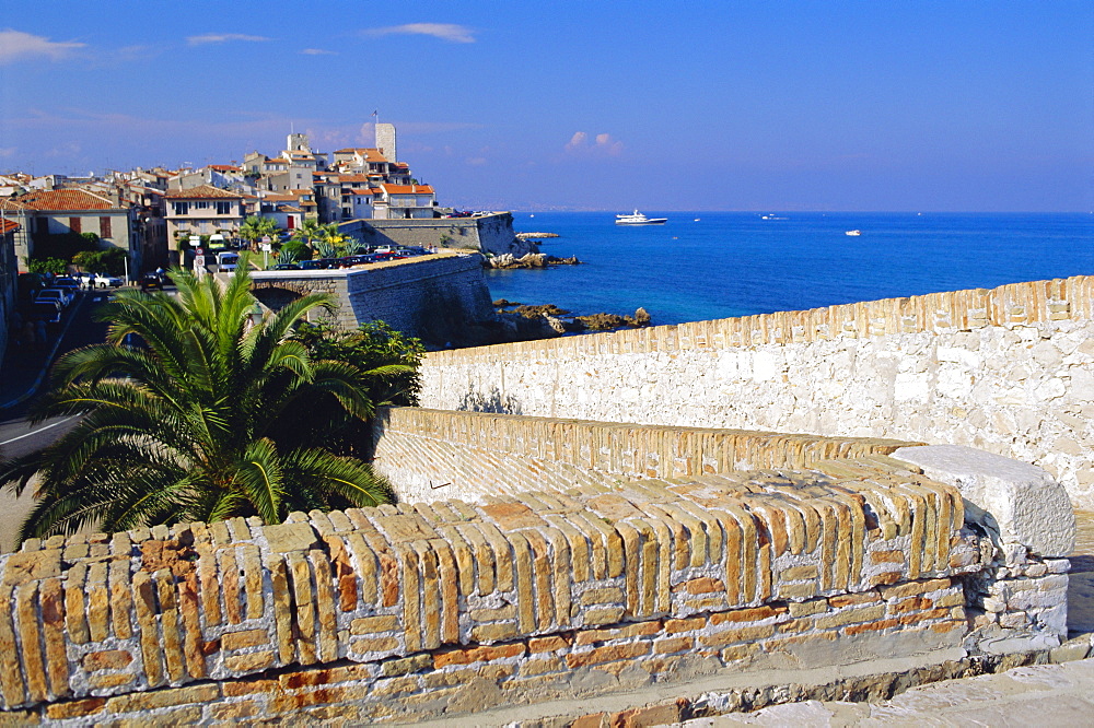 Antibes, Old Town, Alpes Maritime, Cote d'Azur, France 