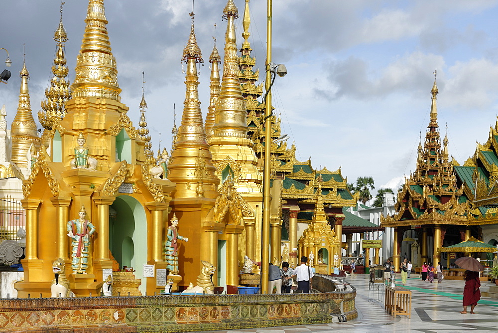 The Shwedagon Pagoda, Yangon (Rangoon), Yangon region, Republic of the Union of Myanmar (Burma), Asia 