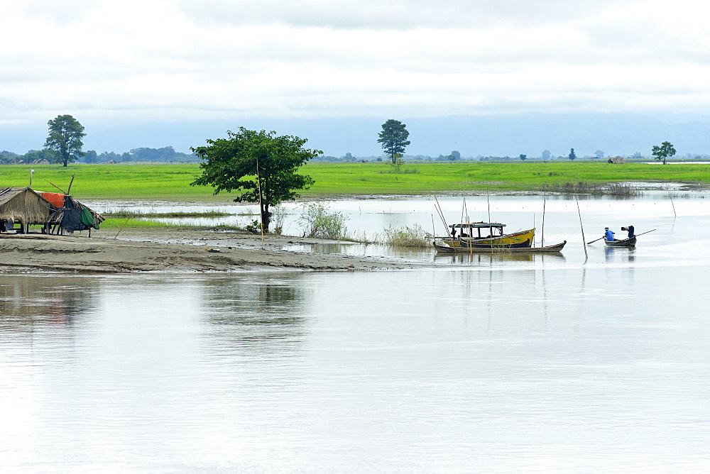 Along the Irrawaddy River, Sagaing Division, Republic of the Union of Myanmar (Burma), Asia 