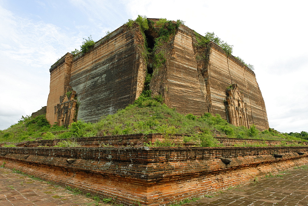 The Mingun temple, along the Irrawaddy river, Mingun, Sagaing Division, Republic of the Union of Myanmar (Burma), Asia 