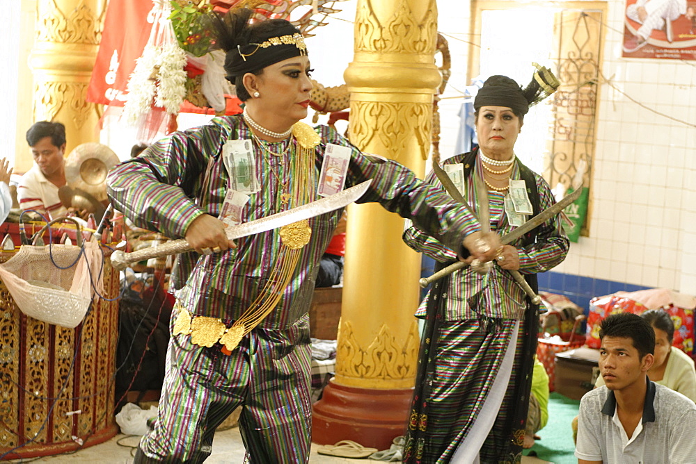 Yangon U Win Hlaing, a famous nat-kadaw (medium), Festival of Ko Myo Shin, one of the most important nats (spirits) of the national pantheon, Pyin U Lwin (Maymyo), Mandalay Division, Republic of the Union of Myanmar (Burma), Asia 