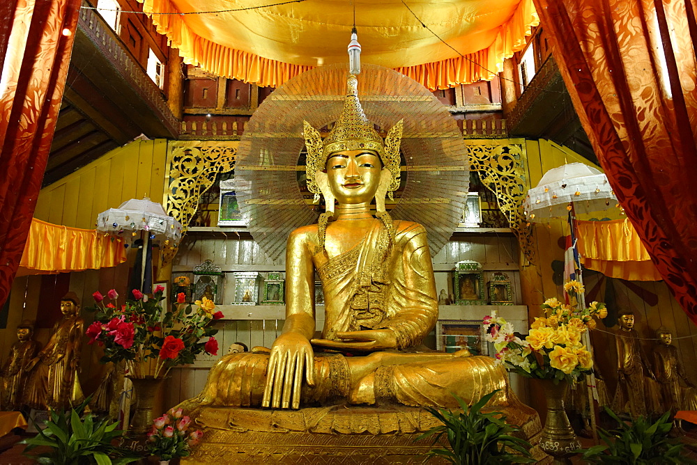 Buddhist monastery, Hsipaw area, Shan State, Republic of the Union of Myanmar (Burma), Asia 