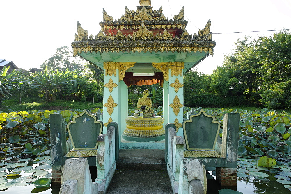 Buddhist monastery, Hsipaw area, Shan State, Republic of the Union of Myanmar (Burma), Asia 