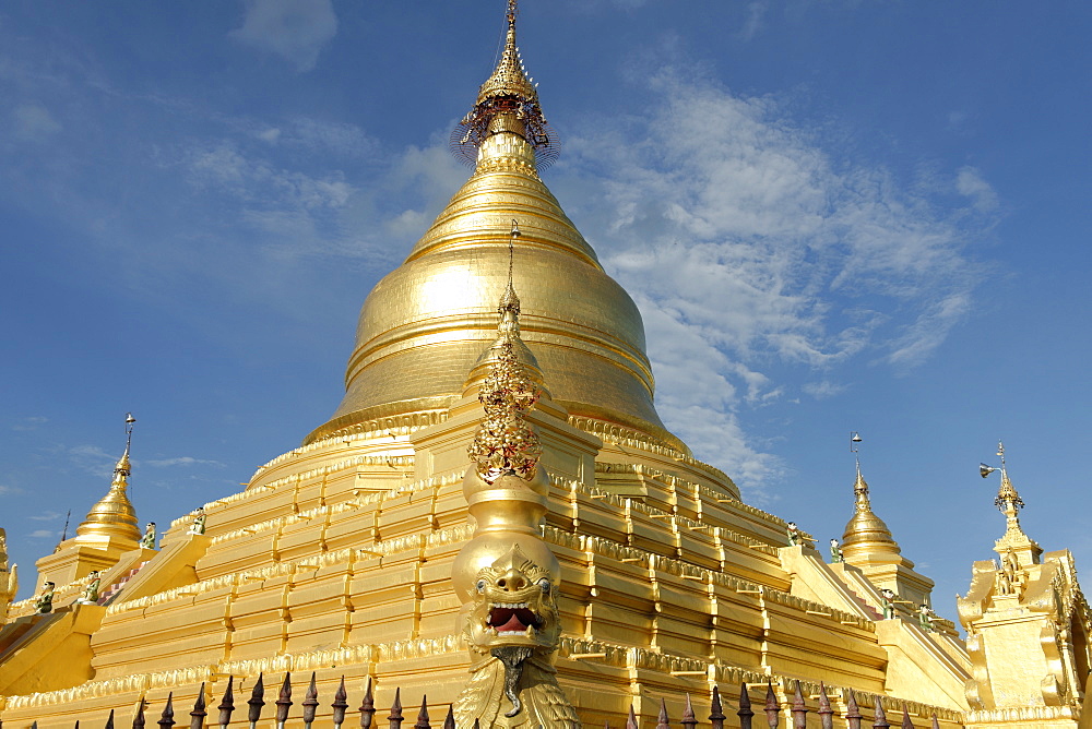 The Kuthodaw Pagoda, Mandalay city, Mandalay Division, Republic of the Union of Myanmar (Burma), Asia 