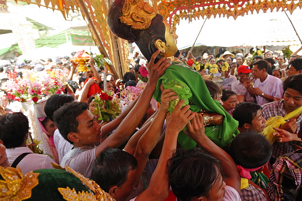 Ceremony of Washing the Nats' Statues, Yadanagu Nats Festival, Amarapura, Mandalay Division, Republic of the Union of Myanmar (Burma), Asia 