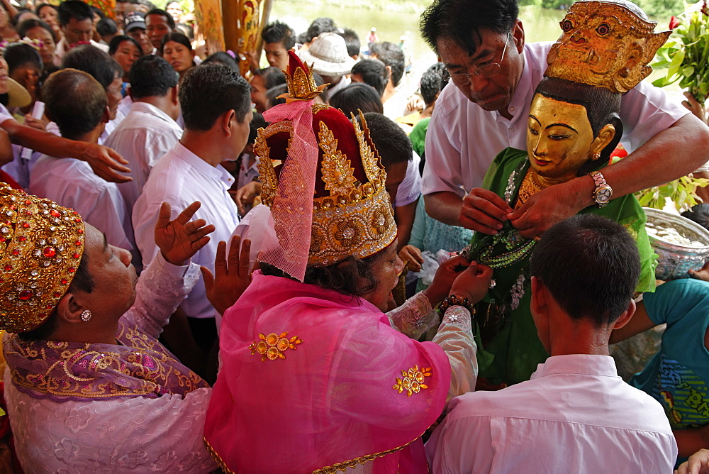 Ceremony of Washing the Nats' Statues, Yadanagu Nats Festival, Amarapura, Mandalay Division, Republic of the Union of Myanmar (Burma), Asia 