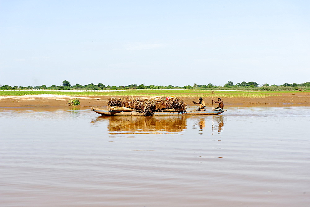 Along Tsiribihina, a river flowing from Madagascar in the Mozambique Channel by a delta, Madagascar, Indian Ocean, Africa 