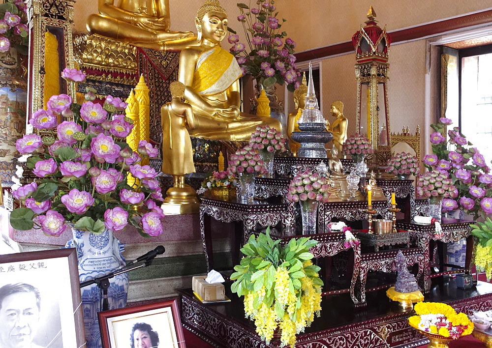 Wat Yannawa temple, built early in the nineteenth century a short distance south of Taksin Bridge, Bangkok, Thailand, Southeast Asia, Asia